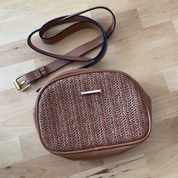 Sale! Basketweave Belt Bag - Picture 3 of 4